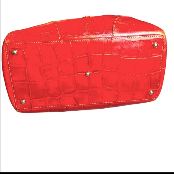 Authentic Dooney & Bourke Leather Red croc styling w Goldtone clasp & trim - Picture 5 of 16